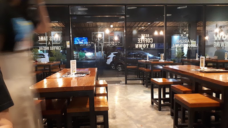 Bali Cafe: Relax in Cilacap's Heart with Beach Vibes